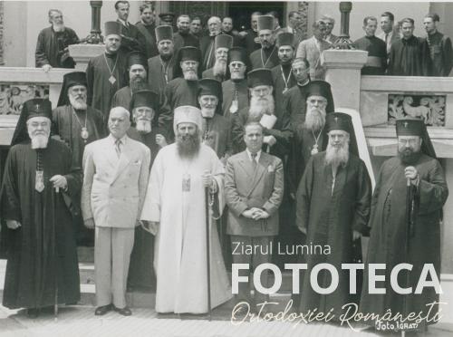 Sfântul Sinod al BOR împreună cu prim-ministrul Petru Groza şi Stanciu Stoian