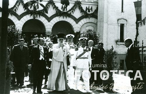 Patriarhul Miron Cristea şi vicepriministrul Armand Călinescu 
