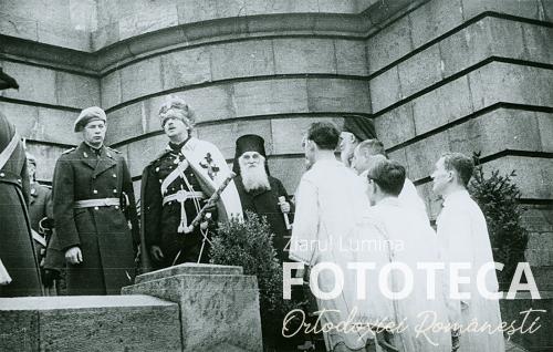 Regele Carol al II-lea, Patriarhul Miron Cristea şi principele Mihai 