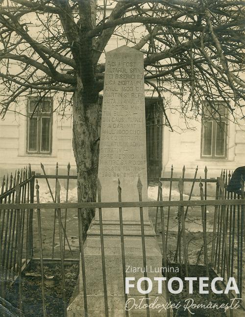 Monument care marchează locul în care a fost biserica schitului Buliga, din Piteşti, demolată la 1900