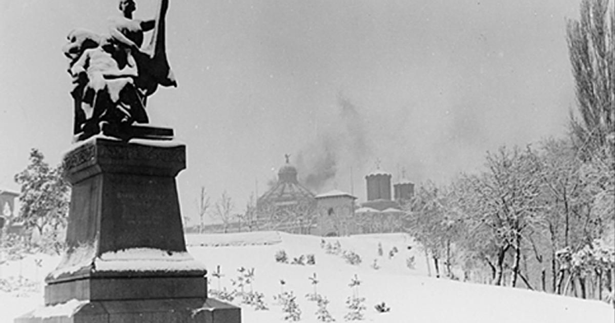 Statuia lui Barbu Catargiu de la poalele Dealului Mitropoliei din Bucureşti