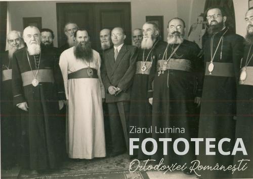 Membrii Sfântului Sinod al BOR în palatul patriarhal din Bucureşti