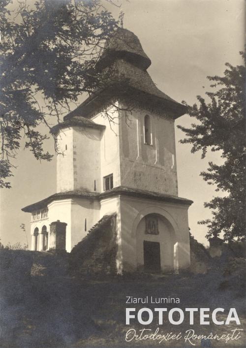 Turnul clopotniţă de la biserica din Valea Danului, jud. Argeş