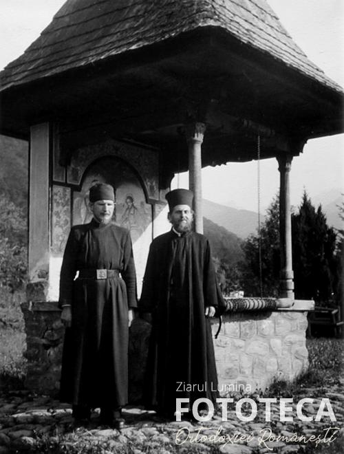 Monahii Teofil Pârâian şi Serafim Popescu de la mănăstirea Sâmbăta de Sus