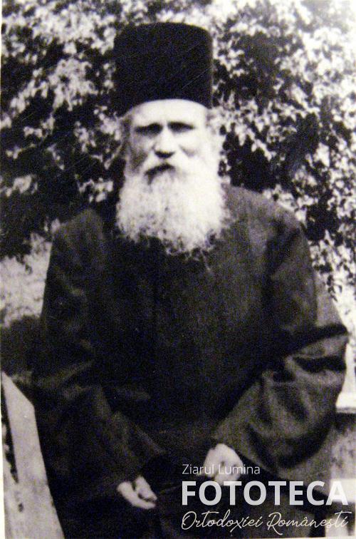Ieromonahul Isaia Cotârleţ de la mănăstirea Bogdana la vârsta de 85 de ani