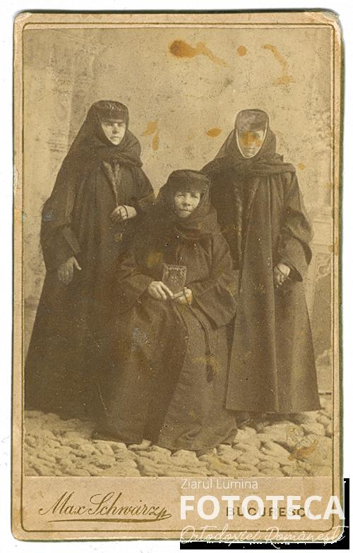 Monahiile Eufrosina, Maximila, stareţă, şi Teofana de la mănăstirea Hurezi, jud. Vâlcea