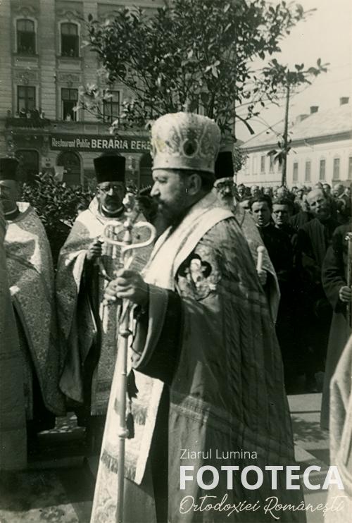Mitropolitul Visarion Puiu al Bucovinei la o solemnitate în Cernăuţi