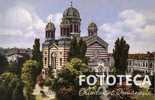 Biserica Domniţa Bălaşa cu aşezămintele brâncoveneşti în spate din Bucureşti