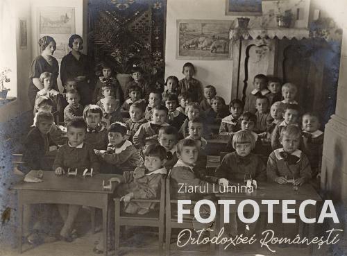 Copiii grădiniţei aflată sub patronajul Societăţii femeilor ortodoxe, filiala Dorohoi