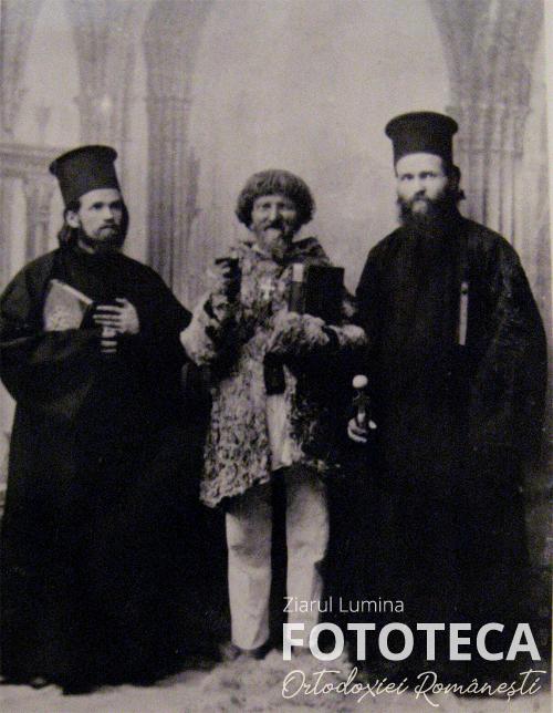 Moşul Gheorghe Lazăr alături de doi dintre ucenicii săi