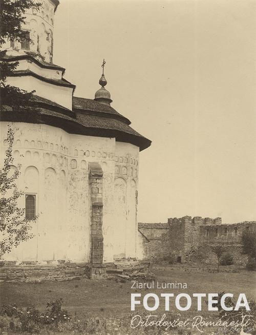 Vedere cu biserica mănăstirii Probota dinspre sud-est
