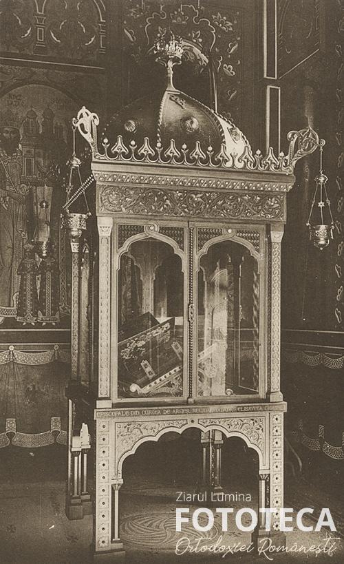 Sfânta Evanghelie donată mănăstirii din Curtea de Argeş de către regina Elisabeta
