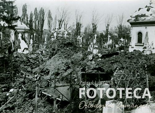 Cimitir neidentificat afectat de bombardamente
