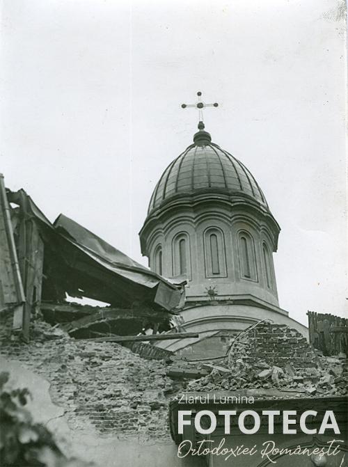 Turla de pe pronaos a bisericii Schitu Măgureanu surpată în timpul cutremurului