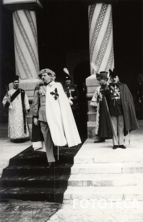 Ieşirea regelui din catedrala patriarhală după slujba de Tedeum