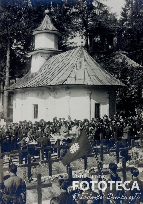 Înmormântarea „martirilor” legionari la mănăstirea Predeal, jud. Braşov