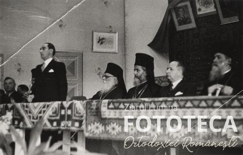 Mihai Antonescu susţinând o conferinţă