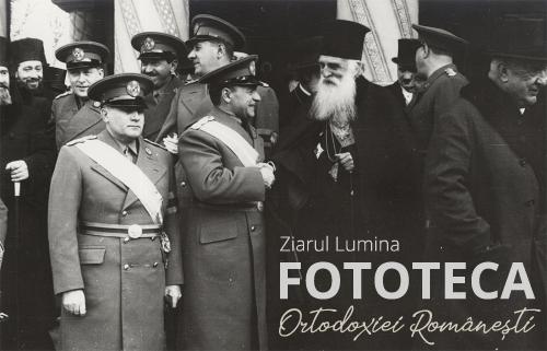 Patriarhul Miron Cristea şi membri ai guvernului în faţa catedralei patriarhale