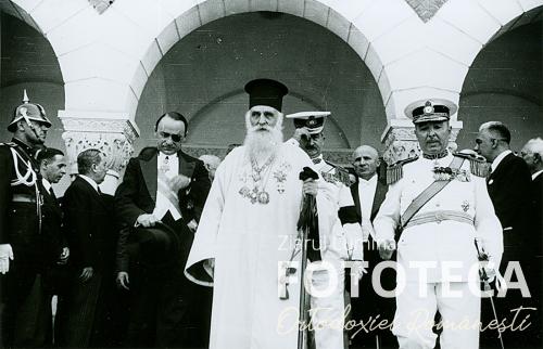 Patriarhul Miron Cristea şi vicepriministrul Armand Călinescu 