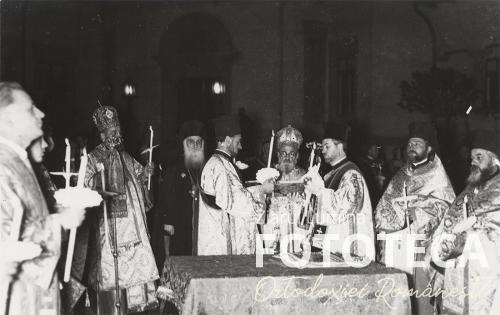 Patriarhul Miron Cristea asistând la slujba de Înviere 