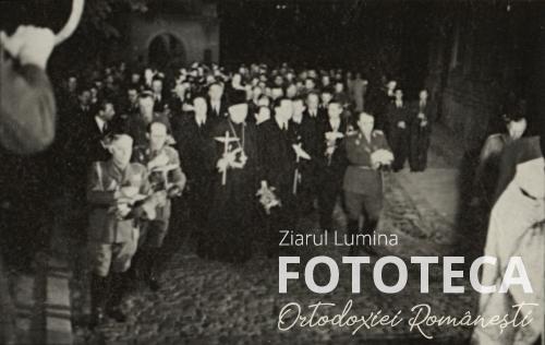 Preotul Constantin Burducea şi demnitari ai statului în cortegiul ce înconjoară catedrala patriarhală 