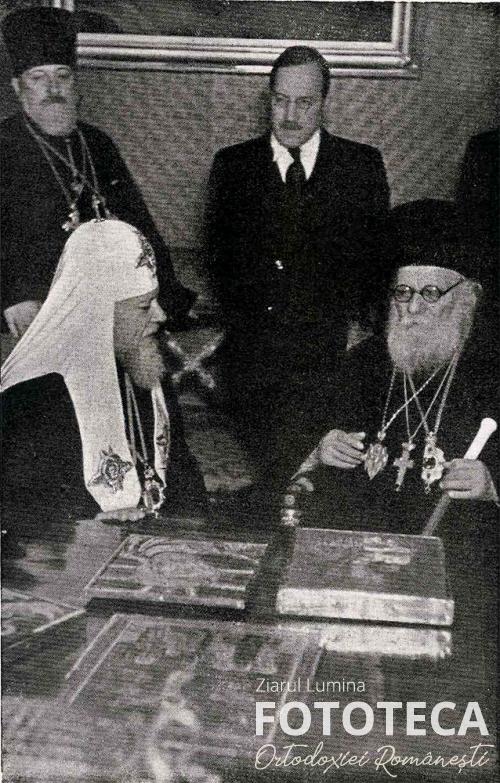 Cei doi patriarhi purtând discuţii în palatul patriarhal din Moscova