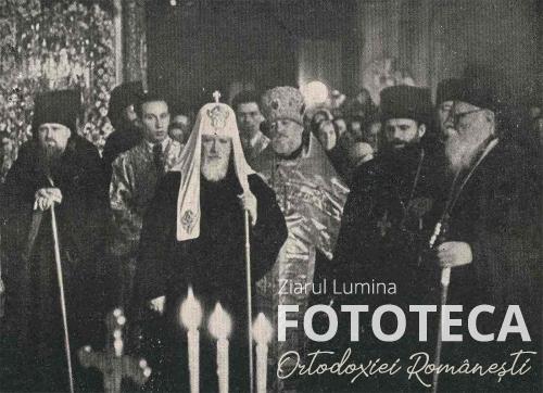 Cei doi patriarhi rus şi român la pomenirea defunctului patriarh Serghie al Moscovei