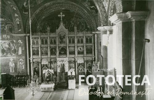 Interiorul bisericii „Sf. Vasile cel Mare” din Vlădeni, jud. Braşov
