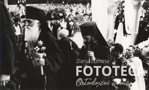 Patriarhul Miron Cristea şi episcopul Nicolae Colan în cortegiul funerar