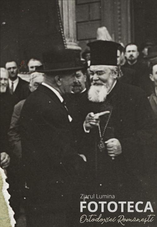Mitropolitul Nicolae Bălan al Ardealului şi prim ministrul Petru Groza după lucrările congresului