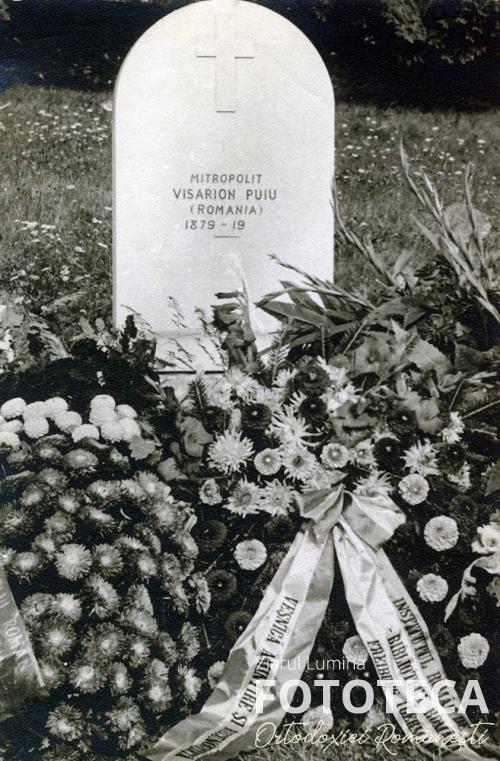 Mormântul mitropolitului Visarion Puiu din cimitirul din Viels Maisons, Franţa