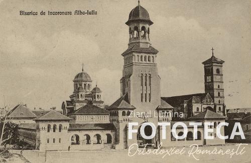 Carte poştală reprezentând ansamblul catedralei „Încoronării” din Alba Iulia