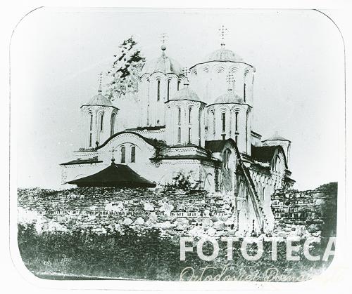 Reproducere de pe o fotografie realizată de Carol Popp de Szatmary reprezentând catedrala din Târgovişte