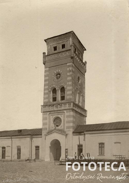 Turnul de intrare în mănăstirea Dealul, jud. Dâmboviţa