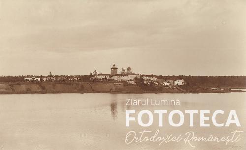 Vedere dinspre lac cu mănăstirea Căldăruşani, jud. Ilfov