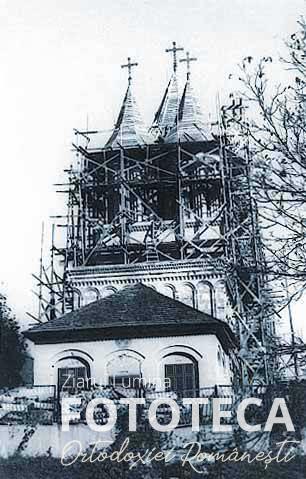 Biserica mănăstirii Tutana, jud. Argeş, în timpul lucrărilor de restaurare şi consolidare
