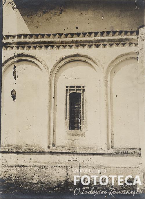 Detaliu cu faţada bisericii mănăstirii Verbila, jud. Prahova