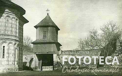 Vechiul turn clopotniţă al mănăstirii Tutana, jud. Argeş