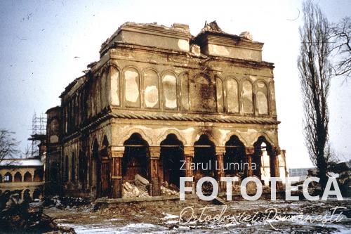 Biserica mănăstirii Văcăreşti din Bucureşti în timpul demolării