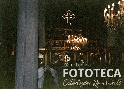 Imagine din interiorul bisericii mănăstirii Mihai Vodă din Bucureşti
