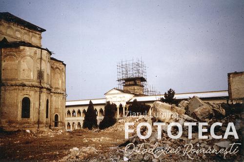 Incinta mănăstirii Văcăreşti din Bucureşti înaintea demolării
