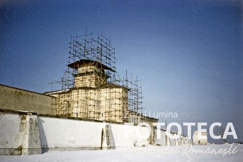 Paraclisul mănăstirii Văcăreşti din Bucureşti în timpul restaurării