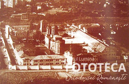 Vedere de ansamblu asupra mănăstirii Văcăreşti din Bucureşti