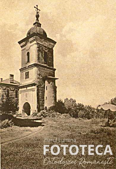 Vedere dinspre nord cu turnul clopotniţă al mănăstirii Radu Vodă din Bucureşti