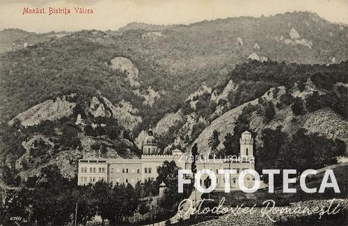 Carte poştală reprezentând mănăstirea Bistriţa-Vâlcea