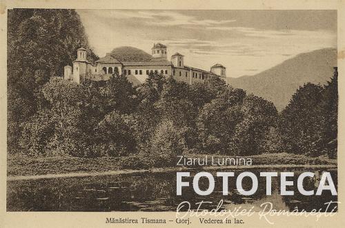Carte poştală reprezentând mănăstirea Tismana văzută dinspre lac