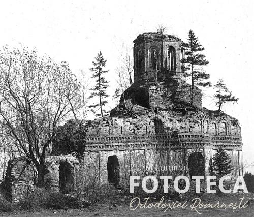 Ruina bisericii mănăstirii Sâmbăta de Sus, jud. Braşov