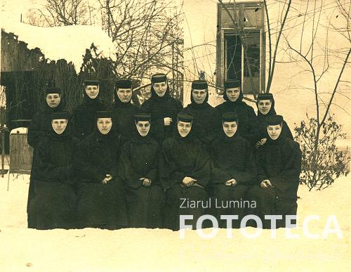 Grupul maicilor studente de la Institutul teologic din Bucureşti