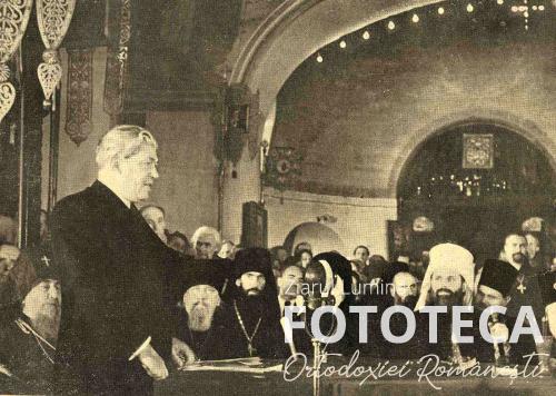 G. G. Karpov, reprezentantul statului sovietic în relaţia cu Biserica Ortodoxă susţinându-şi alocuţiunea la conferinţa panortodoxă