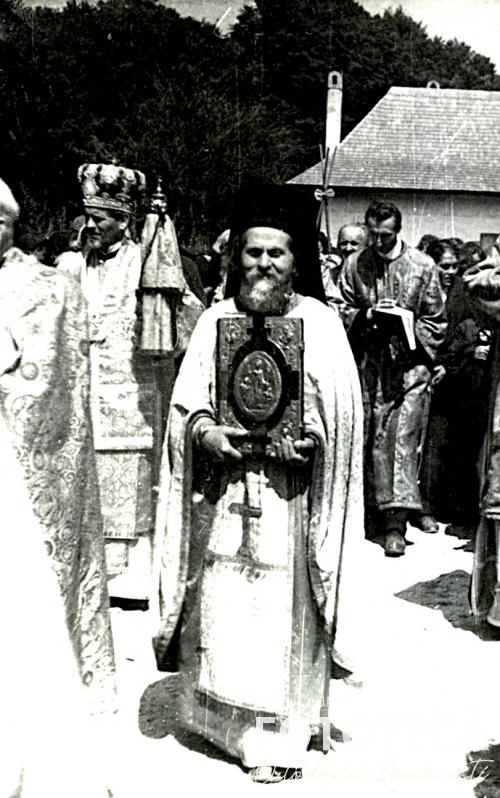 Ieromonahul Serafim Popescu în procesiune la mănăstirea Sâmbăta de Sus